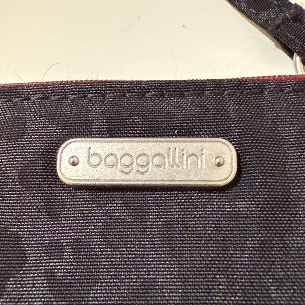 Baggallini Black and Red RFID Wristlet - Picture 2 of 6
